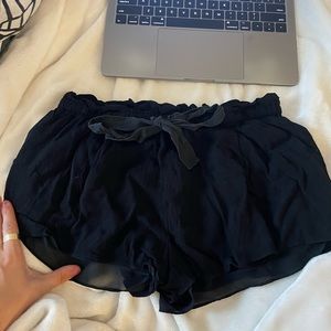 Aritzia Wilfred linen shorts